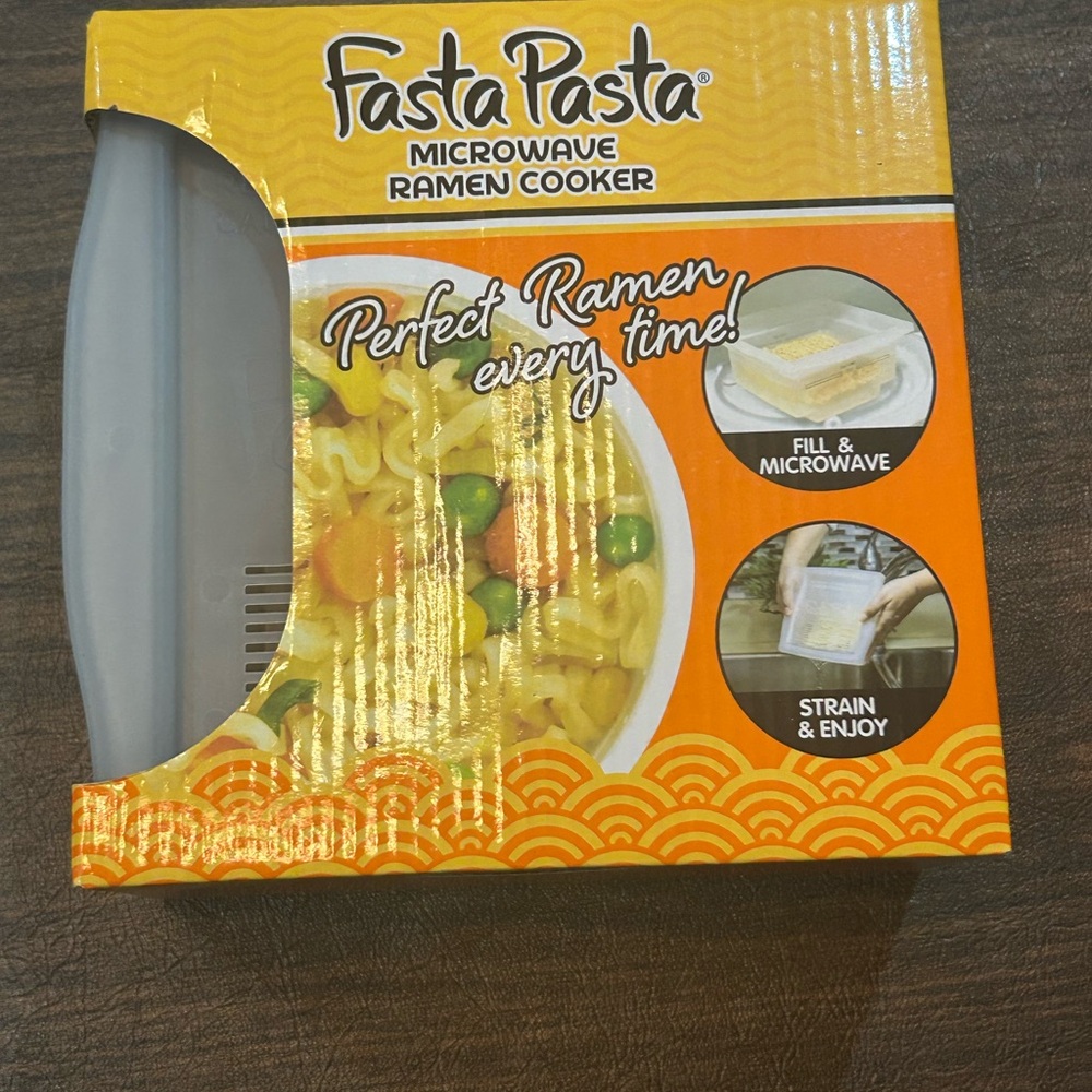 Fasta Pasta Microwave Ramen Cooker